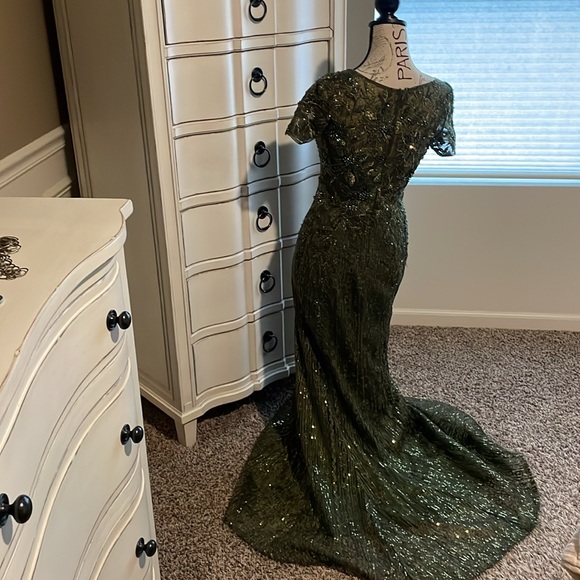 Mac Duggal 20282 Short Sleeve Embroidered Dress Gown Olive Sz 4 $798 - Picture 7 of 15